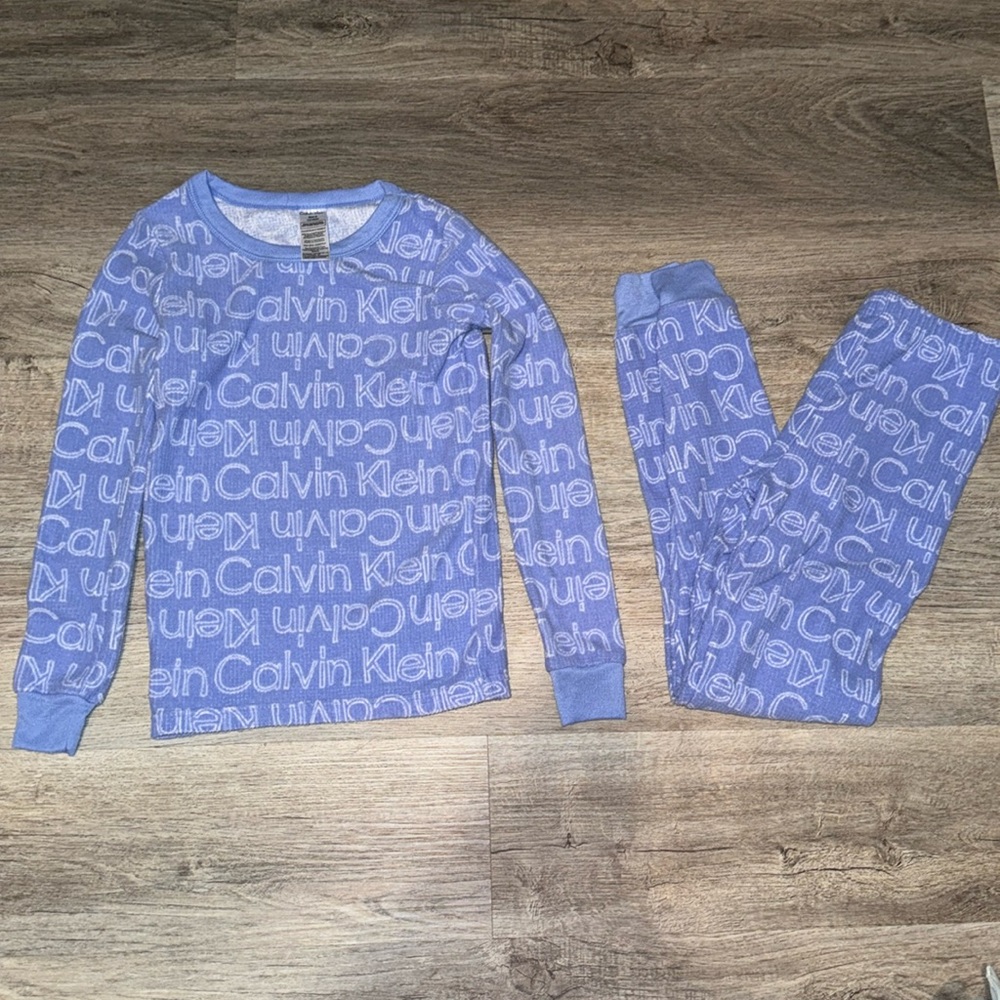 Kids size 8 Calvin Klein 2 piece pajamas thermal style long sleeve top & bottoms